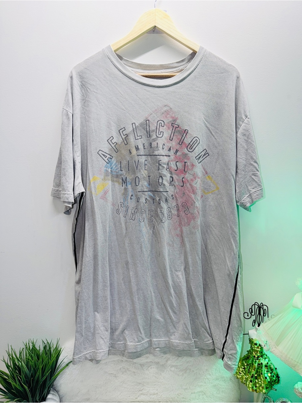 100% Cotton Affliction Men's Light Grey Graphic Tee w/Subtle Multicolor Print 🌎